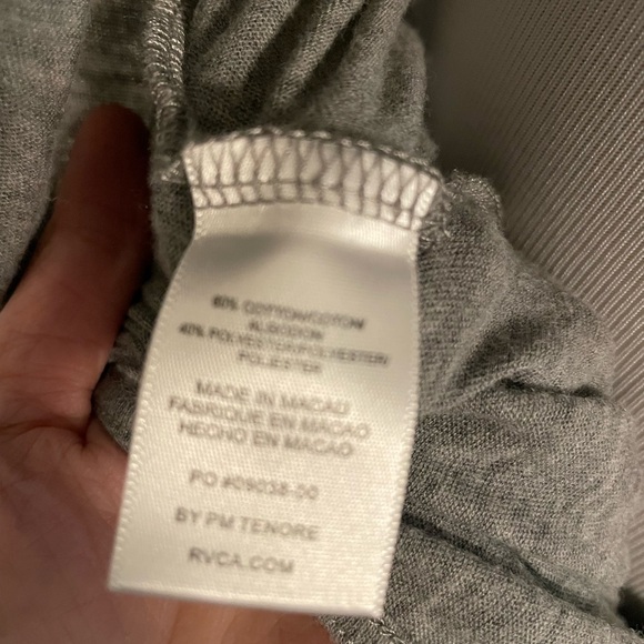 Very cool RVCA open back t-shirt - Picture 11 of 12